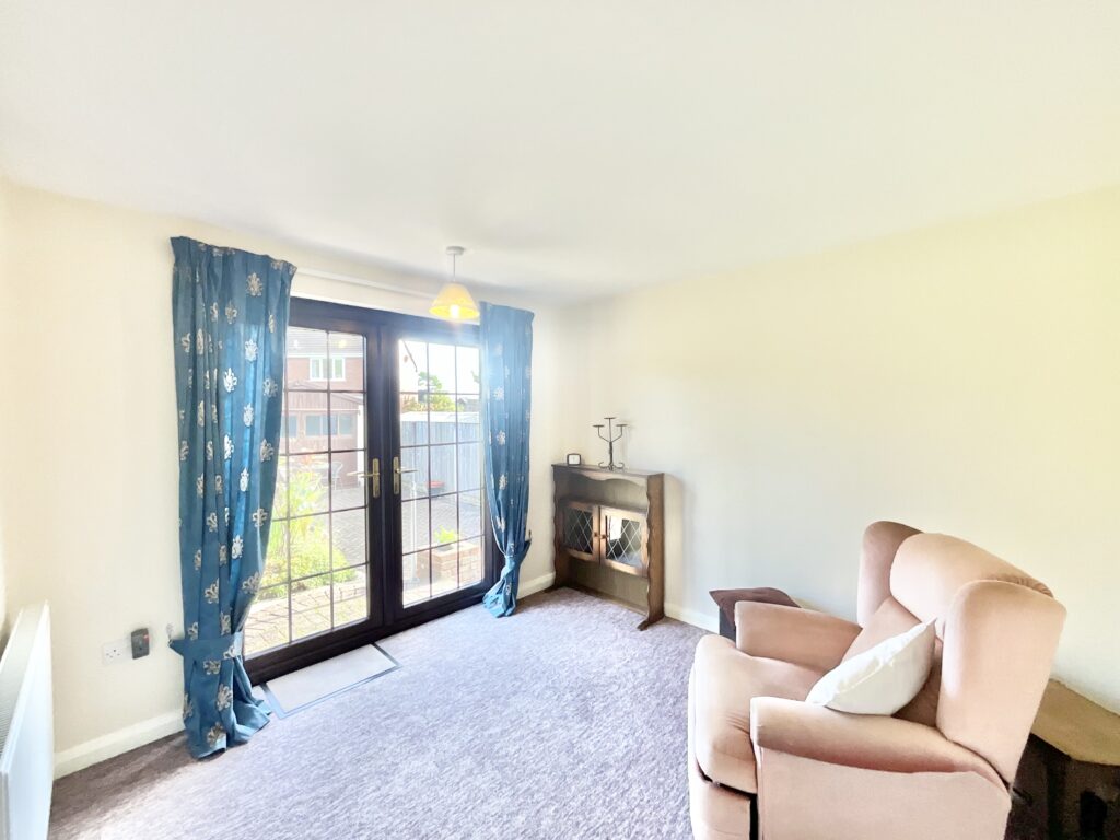 Lockwood Road, Kingsley Holt, ST10