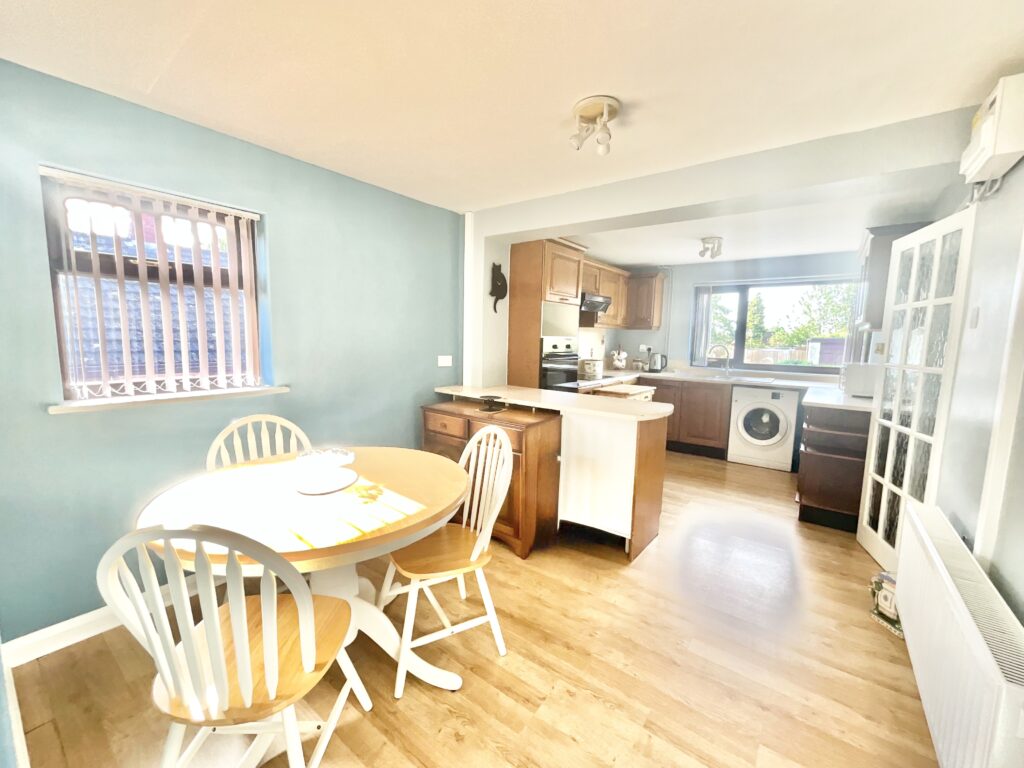 Lockwood Road, Kingsley Holt, ST10