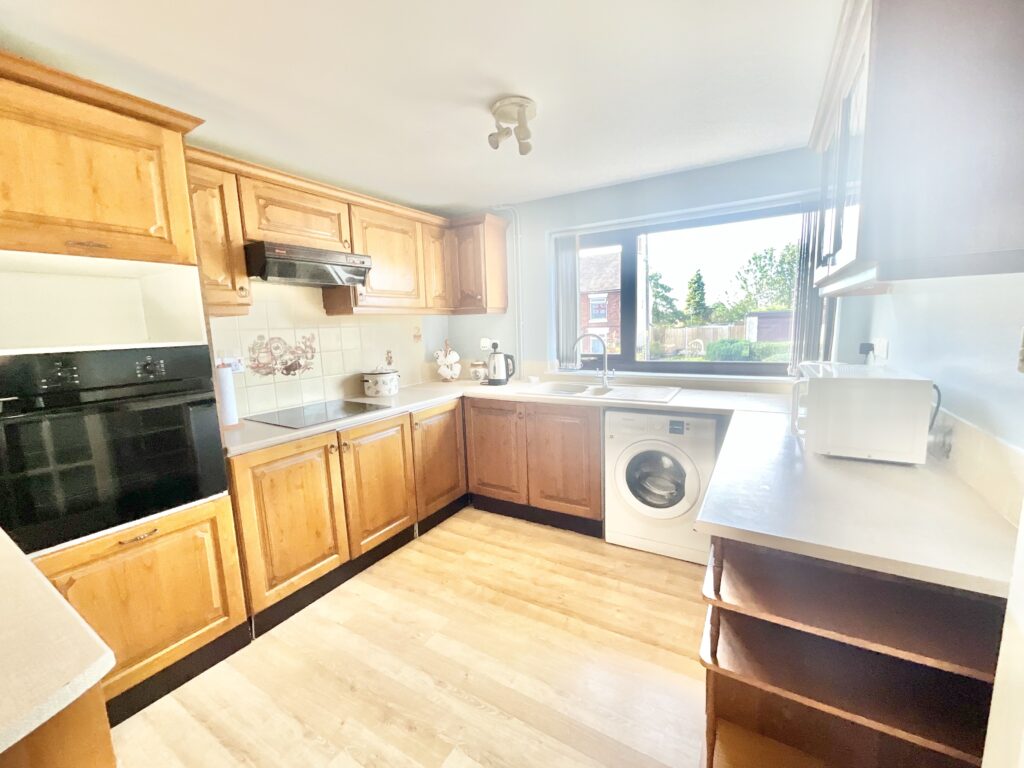 Lockwood Road, Kingsley Holt, ST10