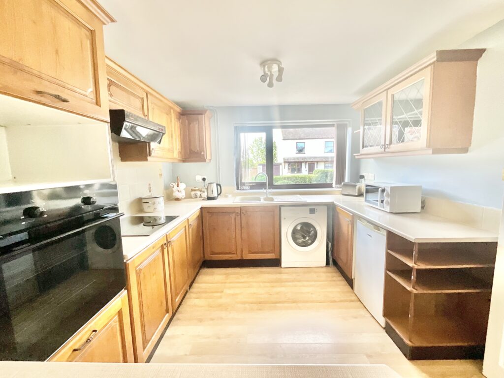 Lockwood Road, Kingsley Holt, ST10
