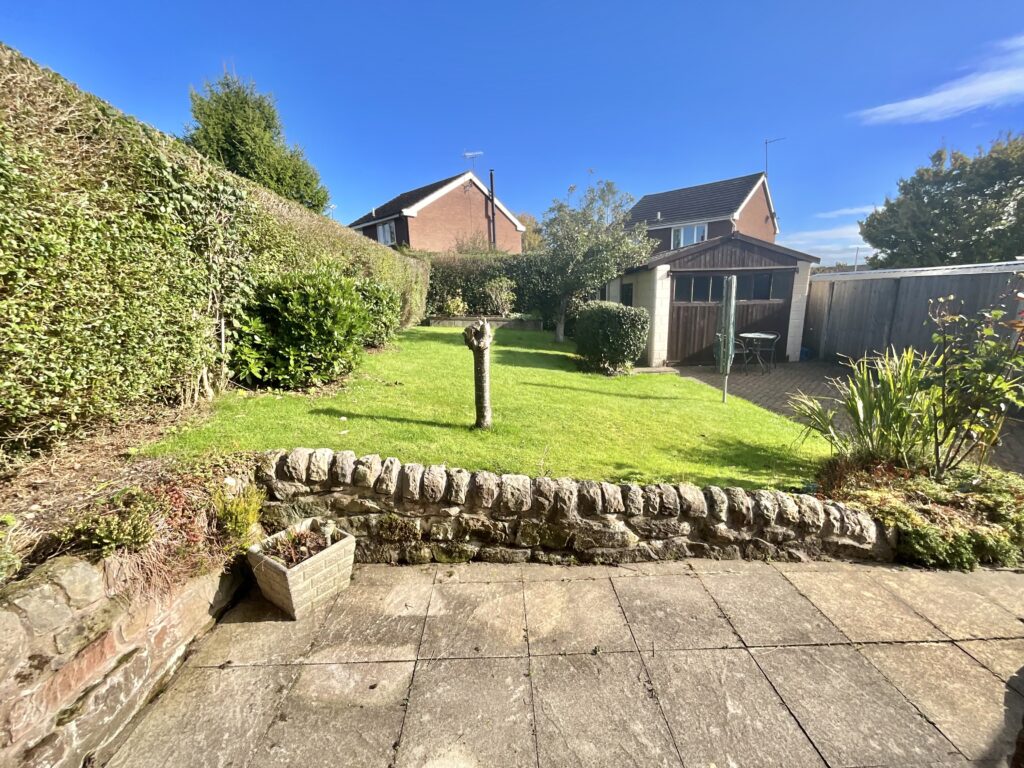 Lockwood Road, Kingsley Holt, ST10