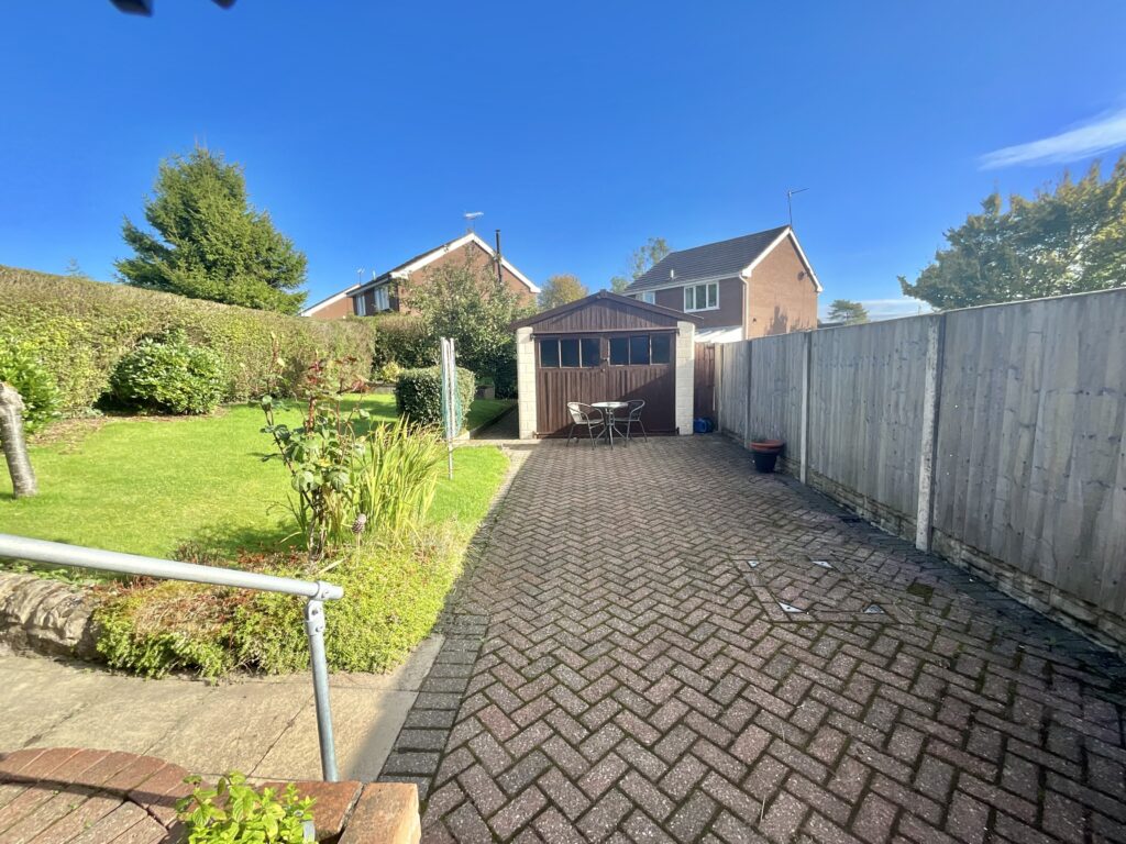 Lockwood Road, Kingsley Holt, ST10