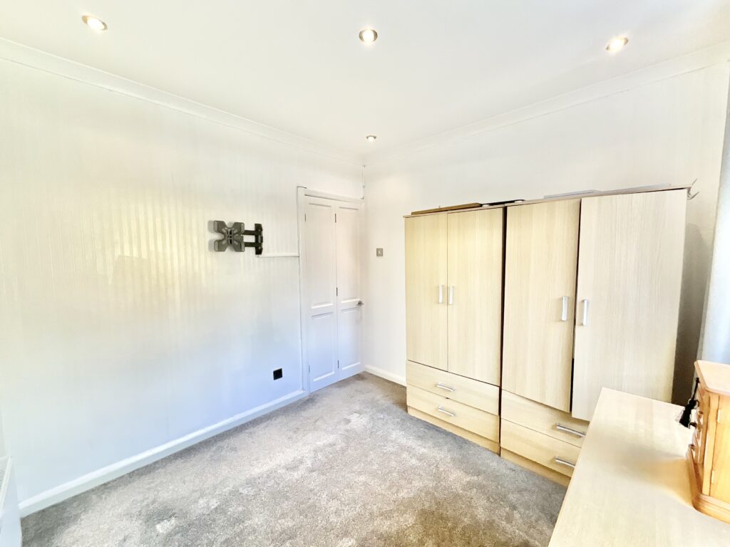 New Avenue, Draycott, ST11