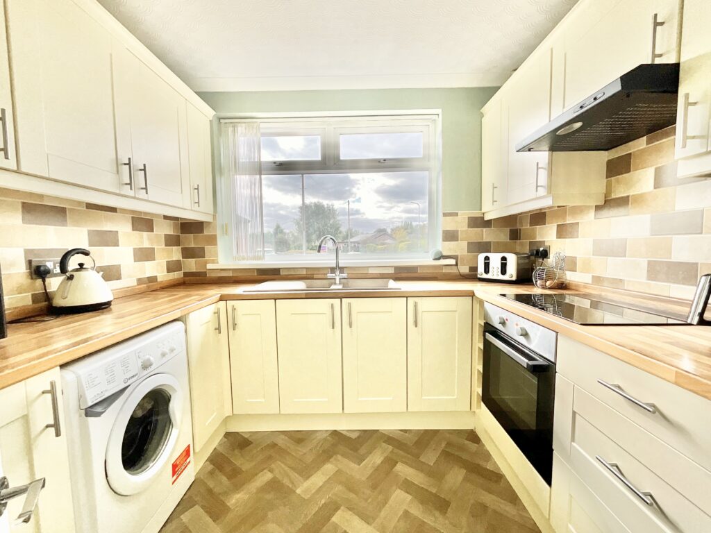 New Avenue, Draycott, ST11