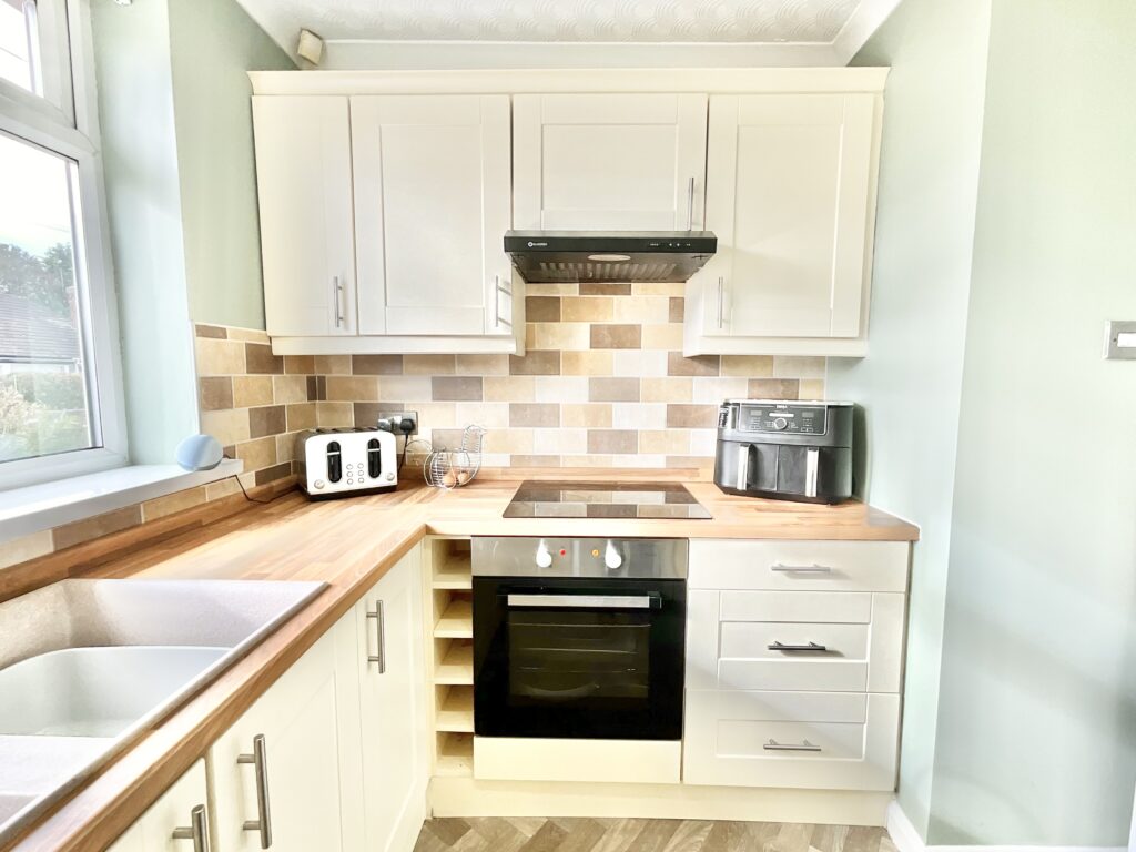 New Avenue, Draycott, ST11