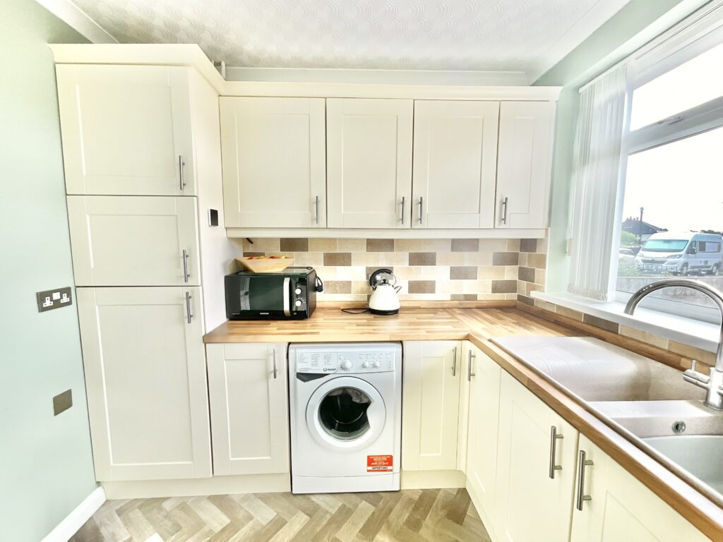 New Avenue, Draycott, ST11