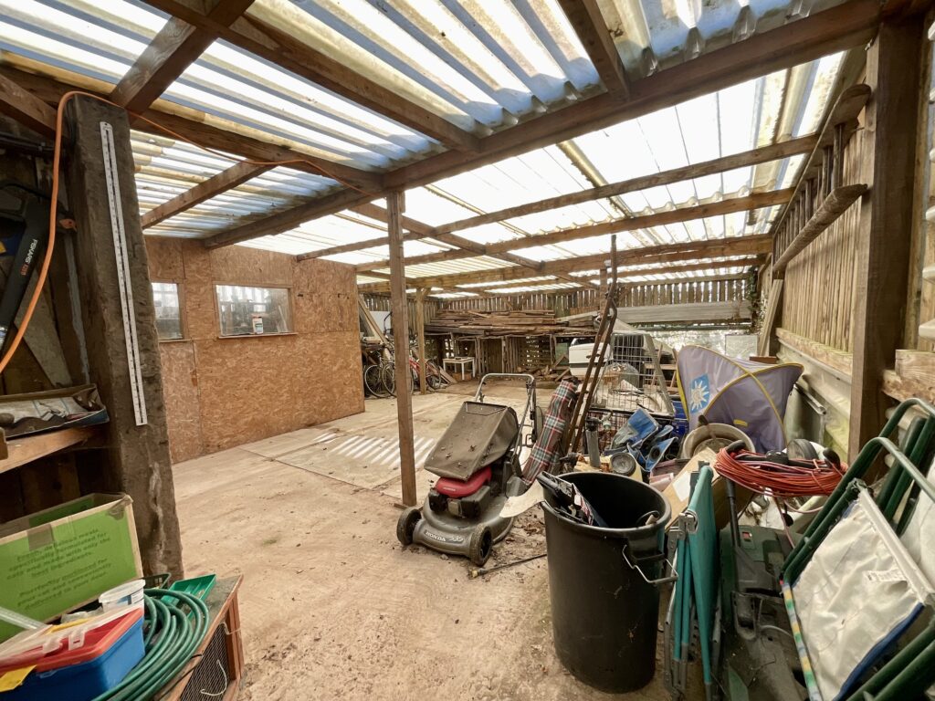 Outlanes, Stone, ST15