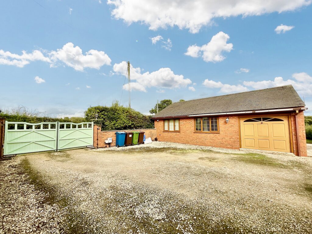 Outlanes, Meaford, ST15