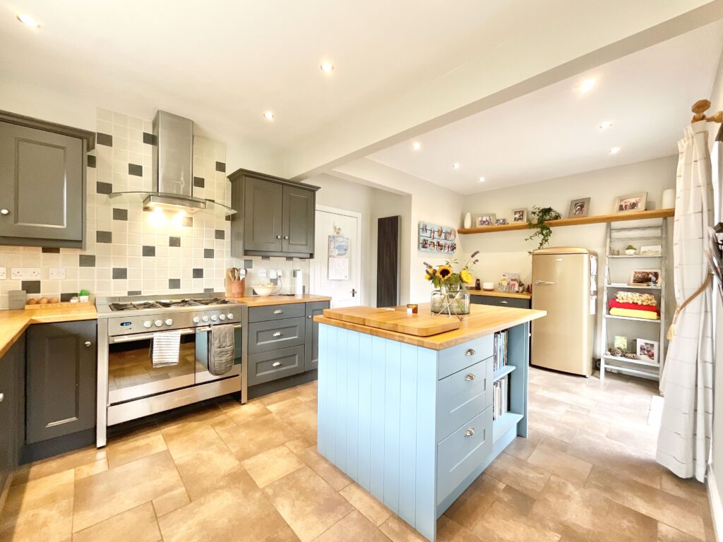 Main Road, Shavington, CW2