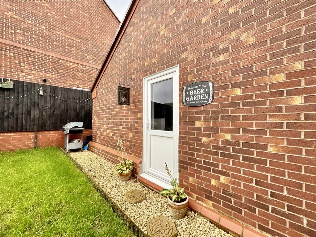 Harris View, Stone, ST15