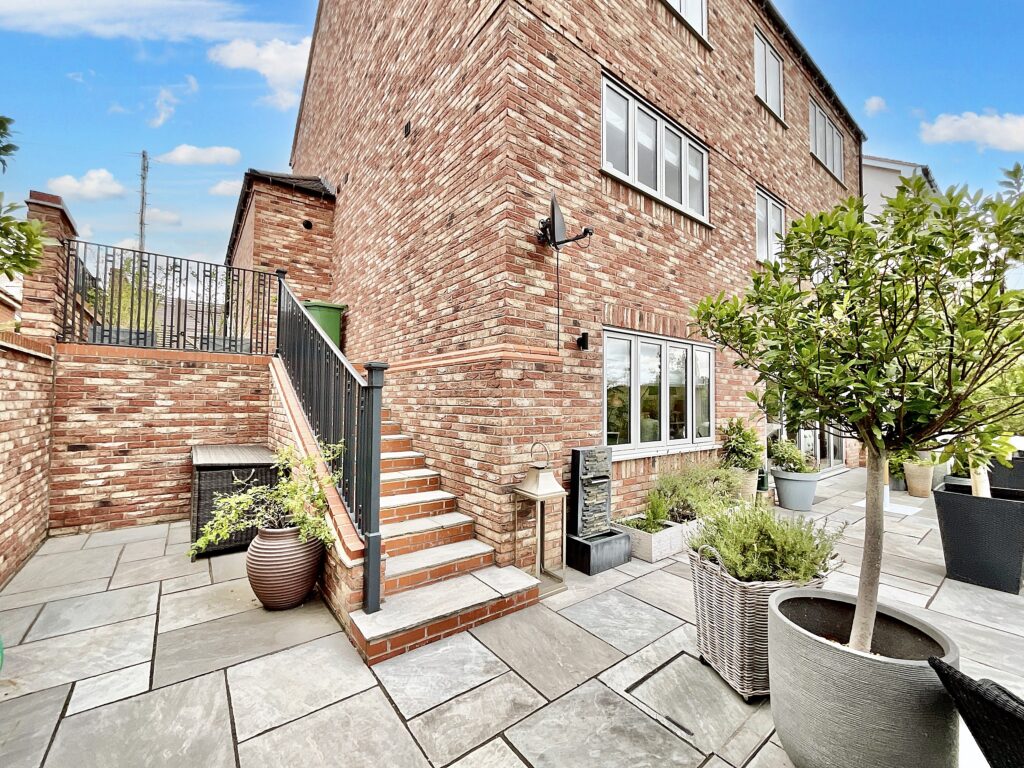 Stafford Road, Woodseaves, ST20