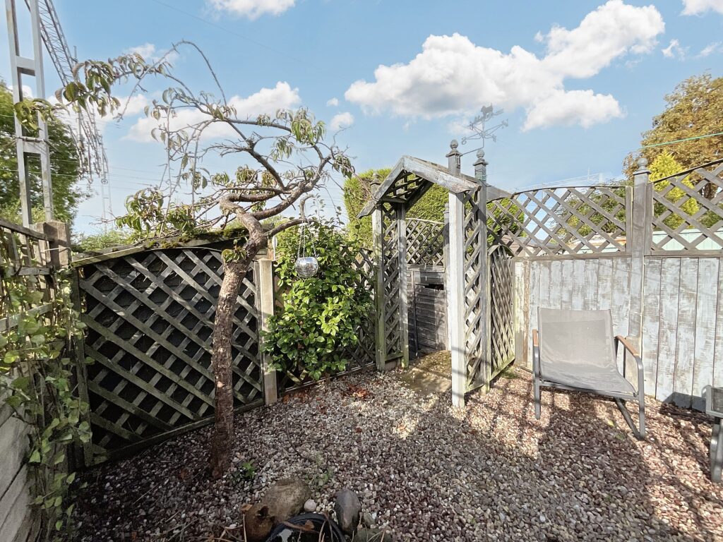 Chestnut Grove, Stone, ST15