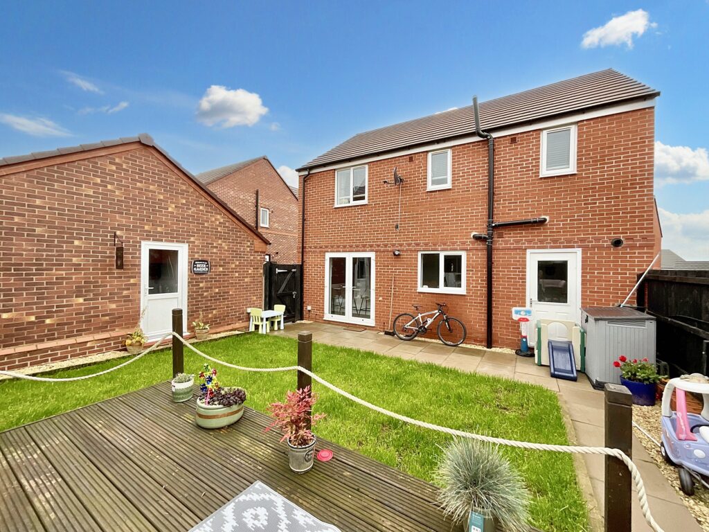 Harris View, Stone, ST15