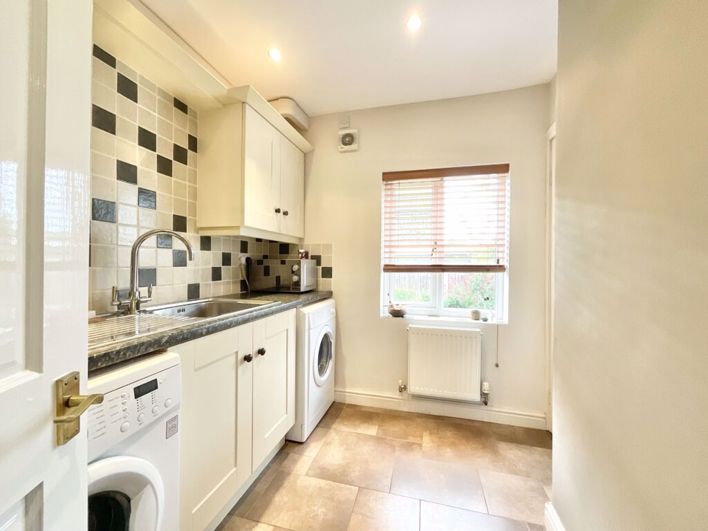 Main Road, Shavington, CW2