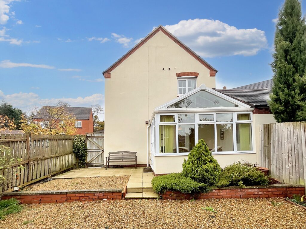 Cressey Close, Stone, ST15