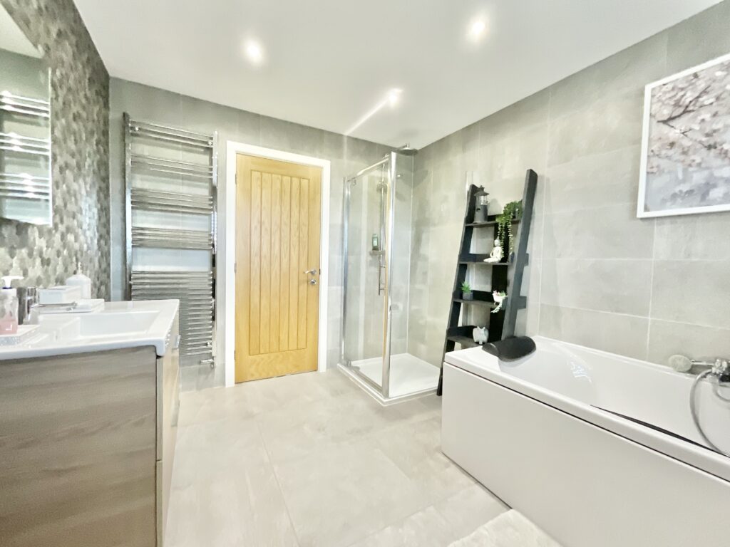 Lakesedge, Stone, ST15