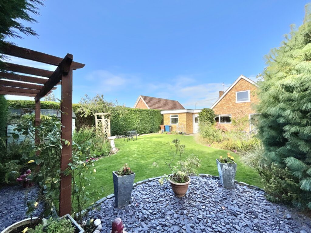 Meadow Lane, Derrington, ST18