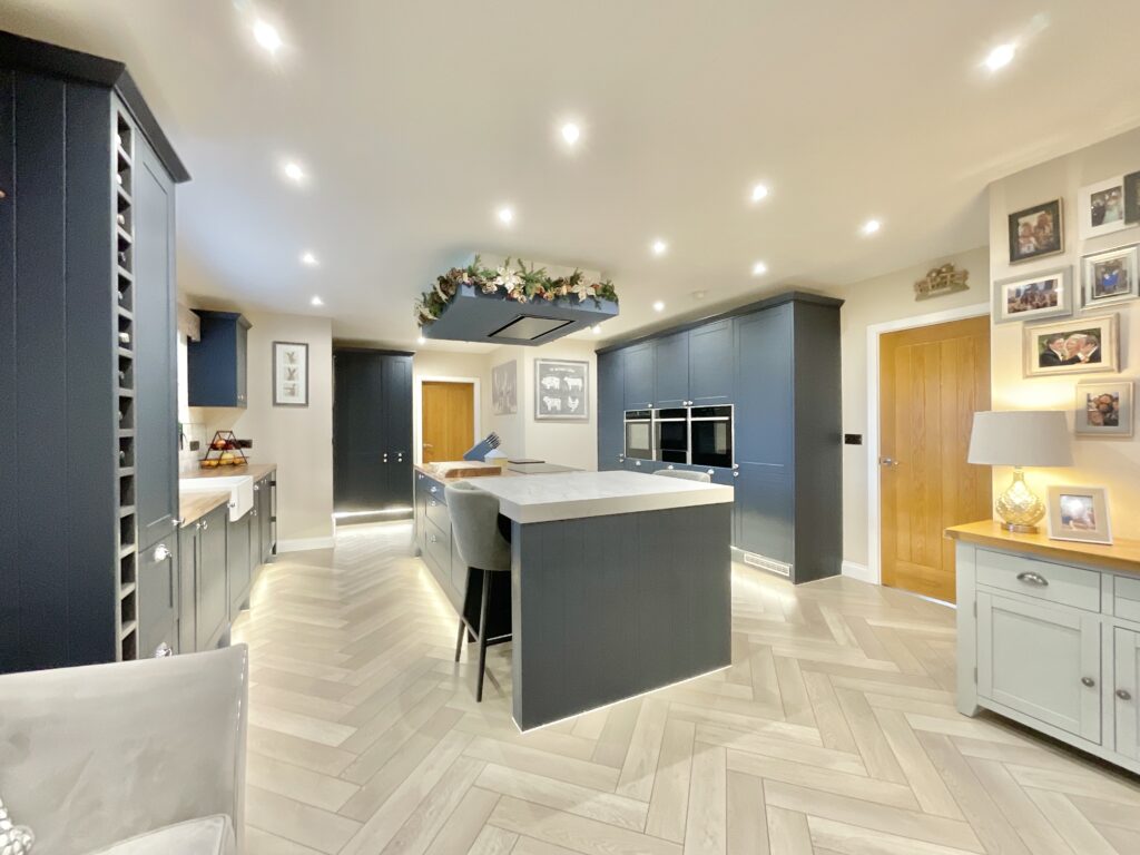 Lakesedge, Stone, ST15