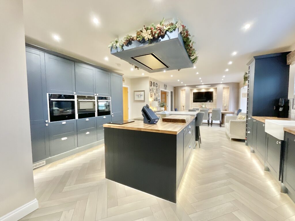 Lakesedge, Stone, ST15