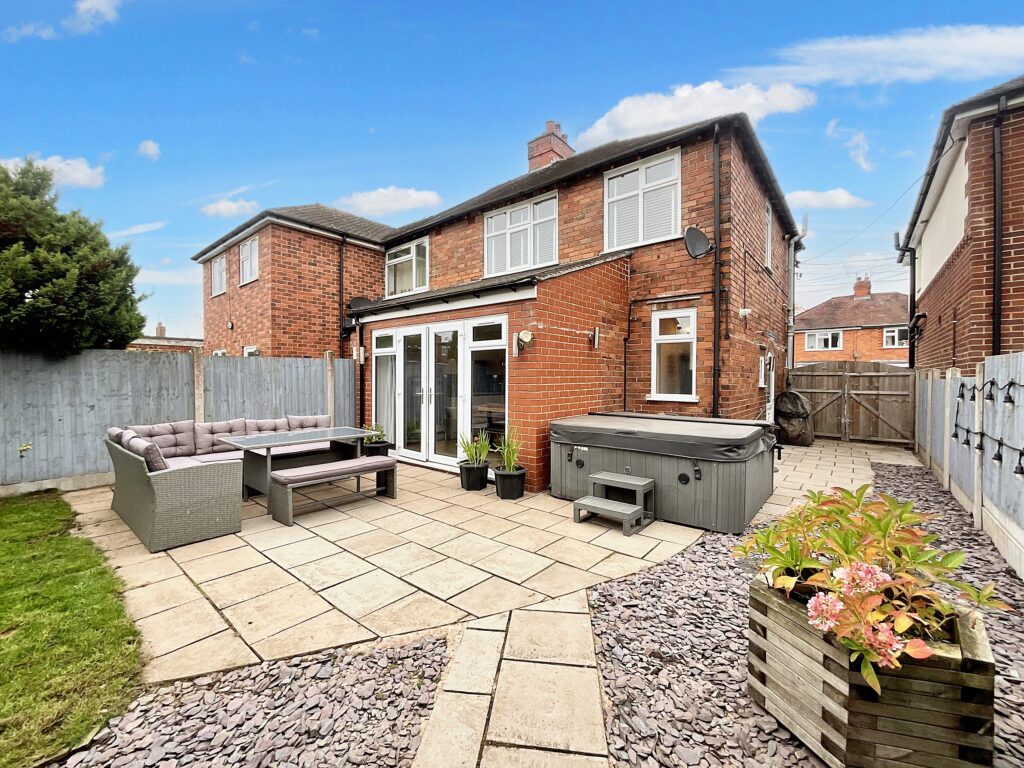Longfield Avenue, Stone, ST15