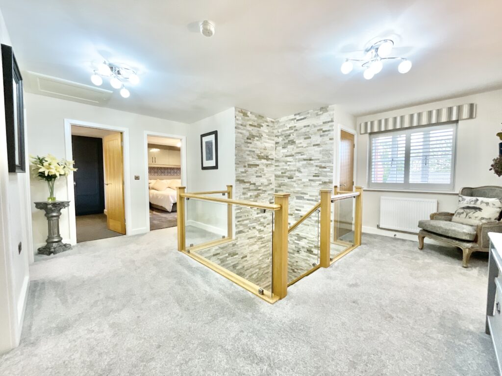 Lakesedge, Stone, ST15