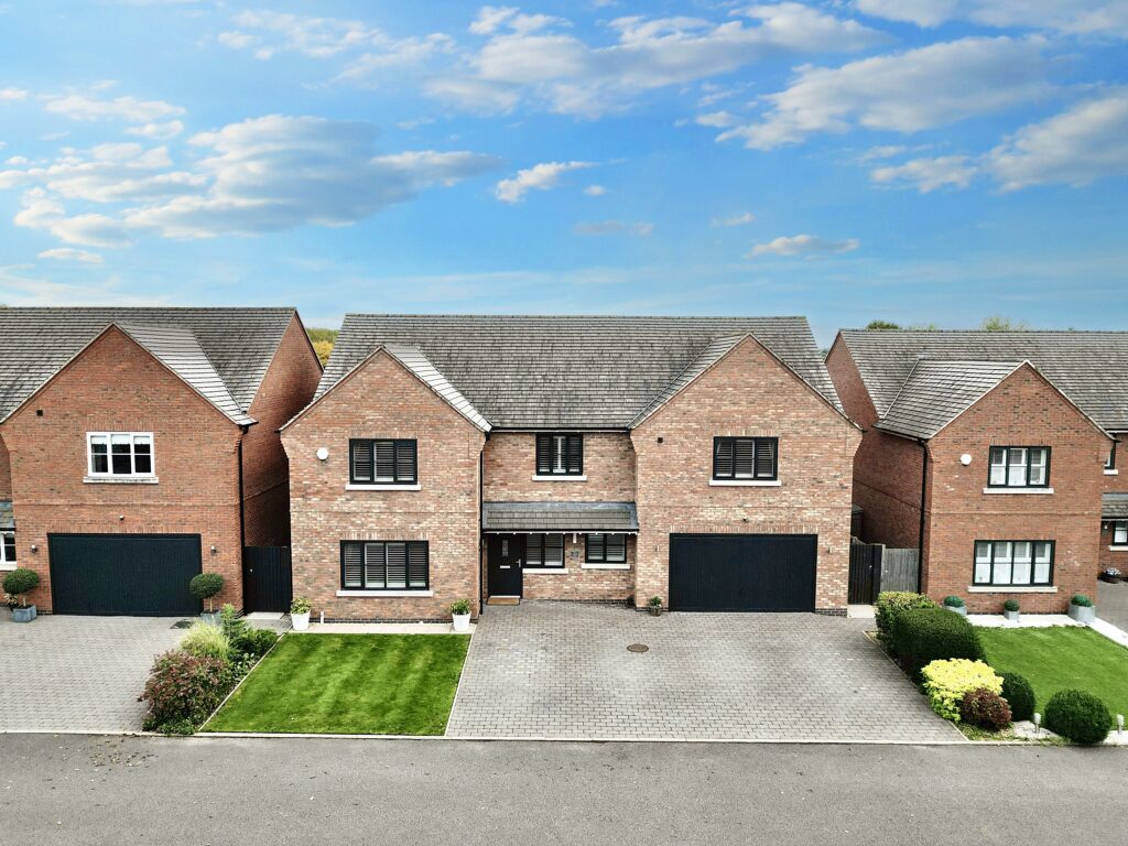 Lakesedge, Stone, ST15