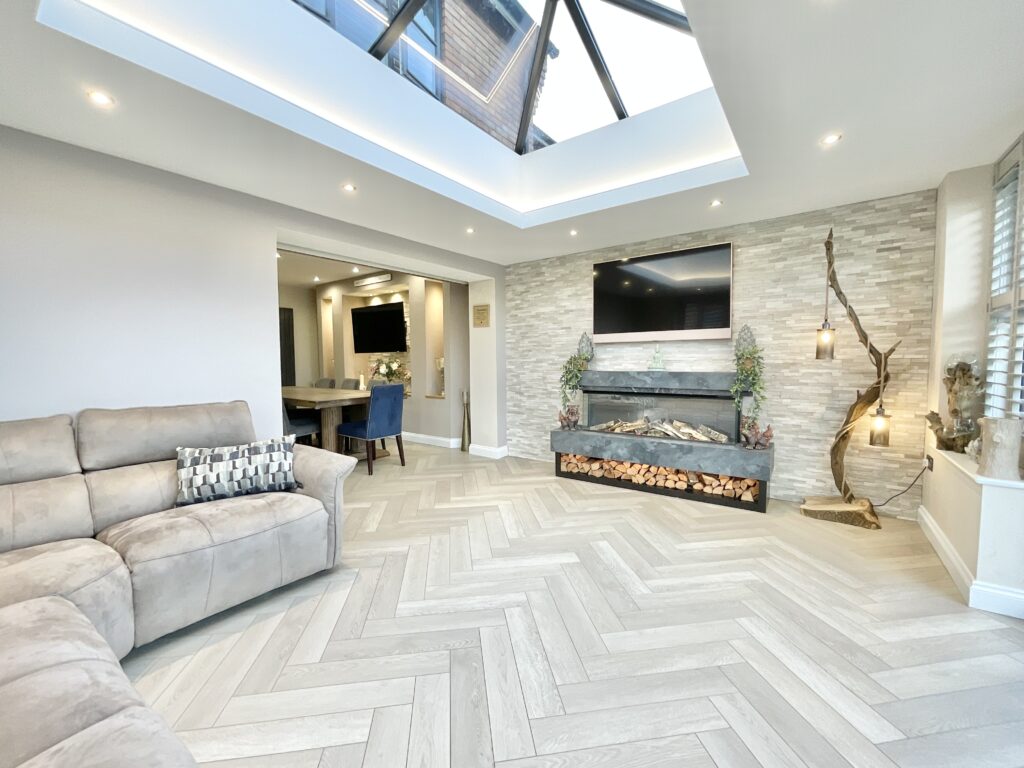 Lakesedge, Stone, ST15