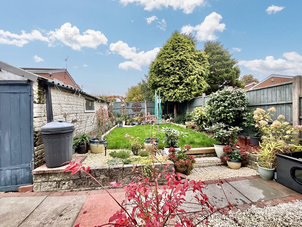 Milford Avenue, Werrington, ST9