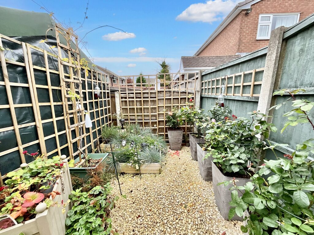 Milford Avenue, Werrington, ST9