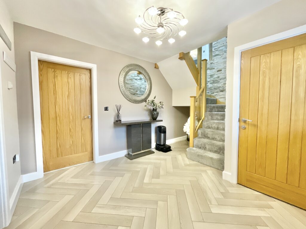 Lakesedge, Stone, ST15