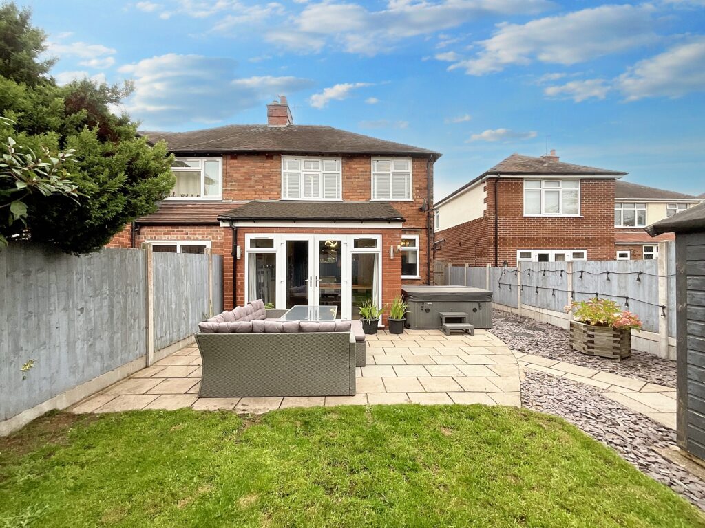 Longfield Avenue, Stone, ST15