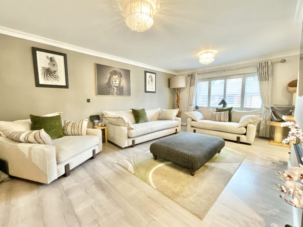 Lakesedge, Stone, ST15