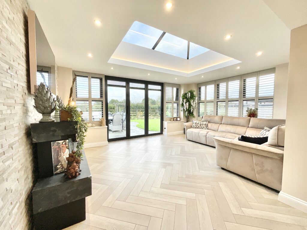 Lakesedge, Stone, ST15