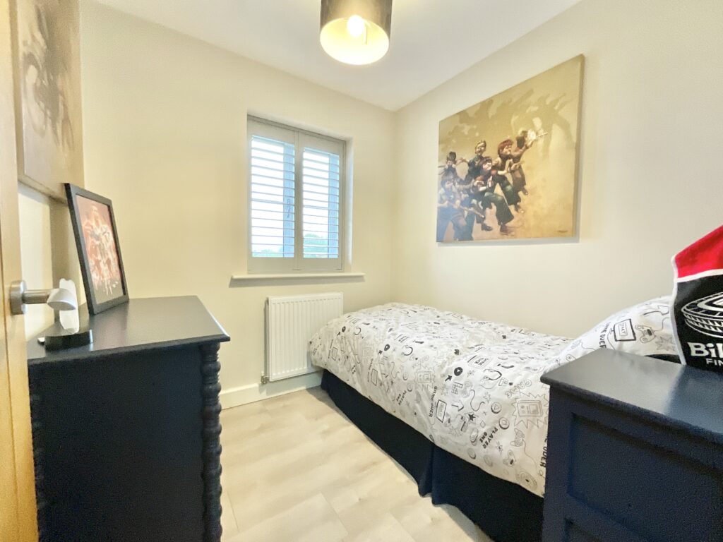 Lakesedge, Stone, ST15