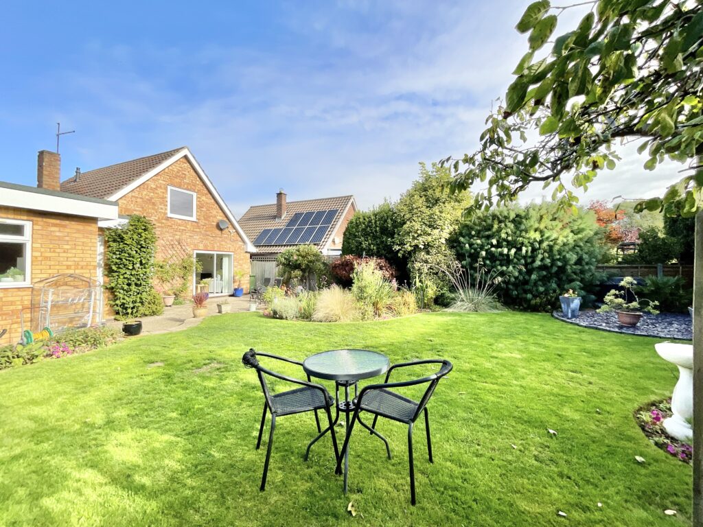 Meadow Lane, Derrington, ST18