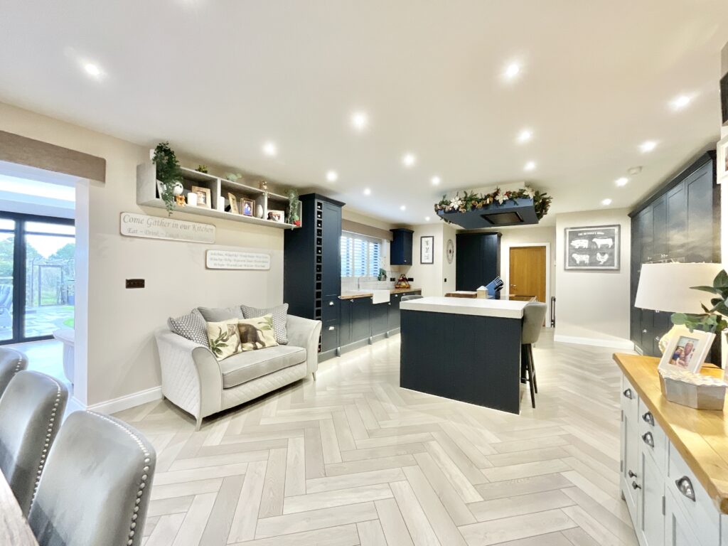 Lakesedge, Stone, ST15