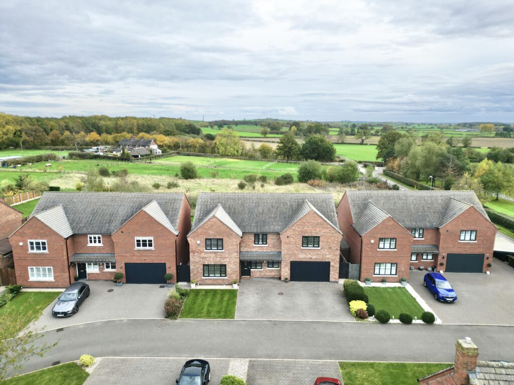 Lakesedge, Stone, ST15