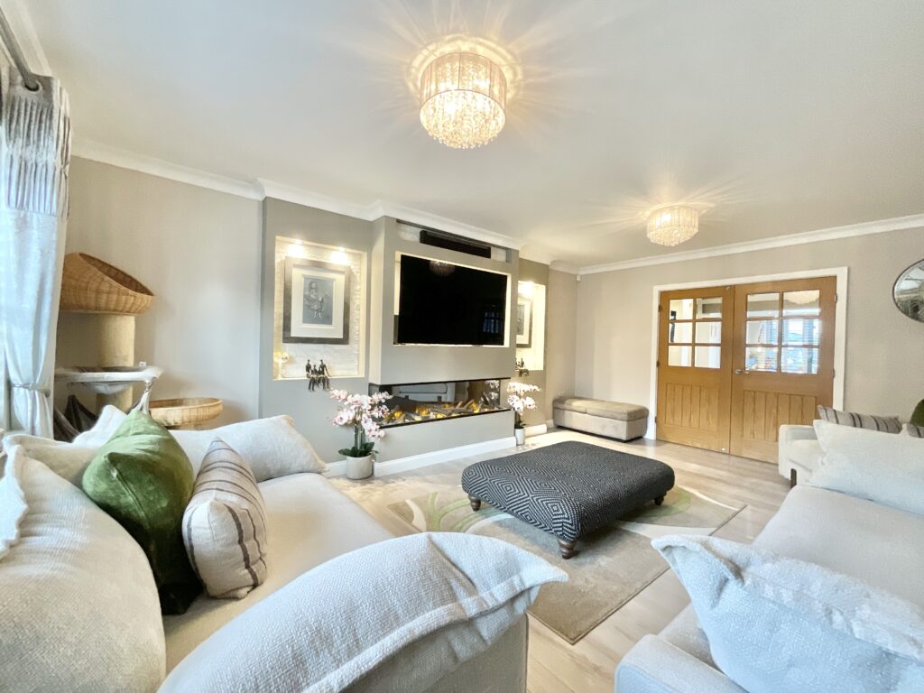 Lakesedge, Stone, ST15