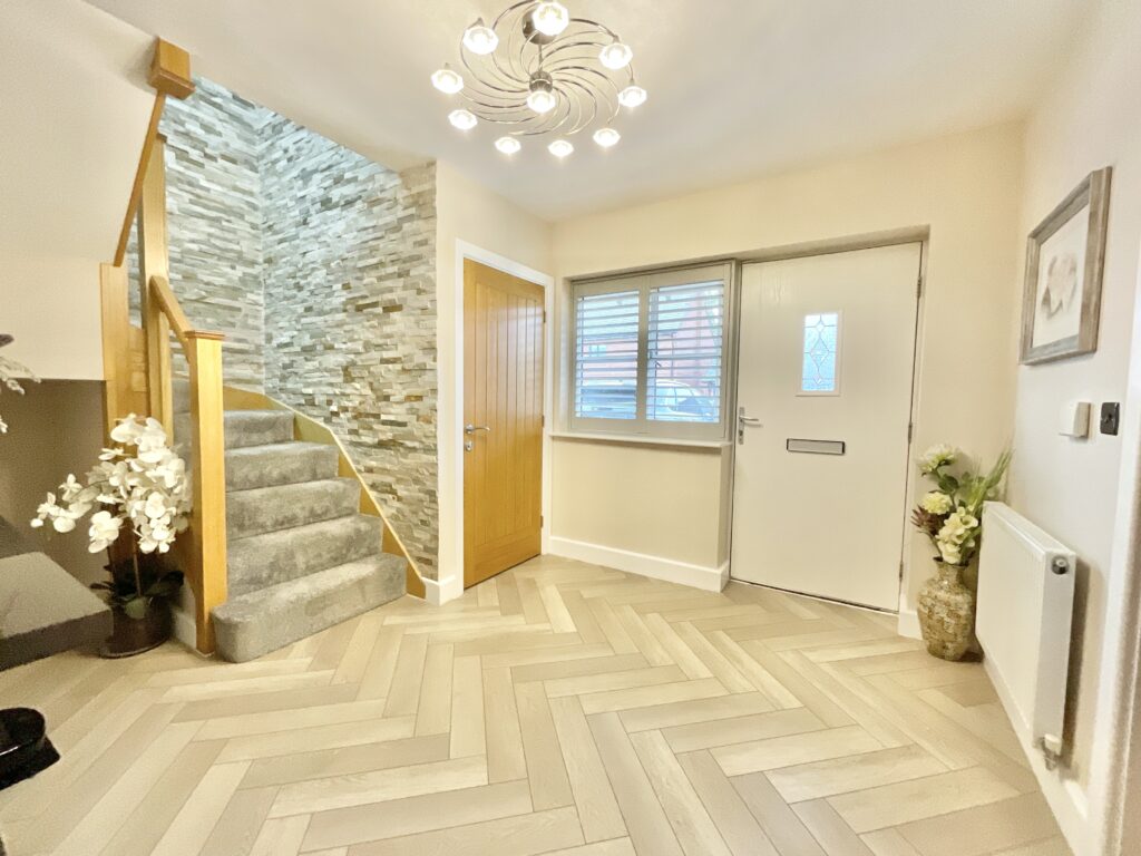 Lakesedge, Stone, ST15