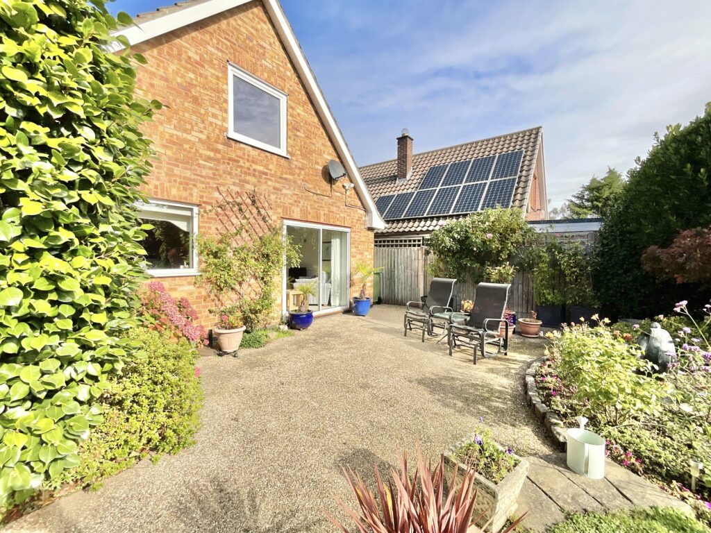 Meadow Lane, Derrington, ST18