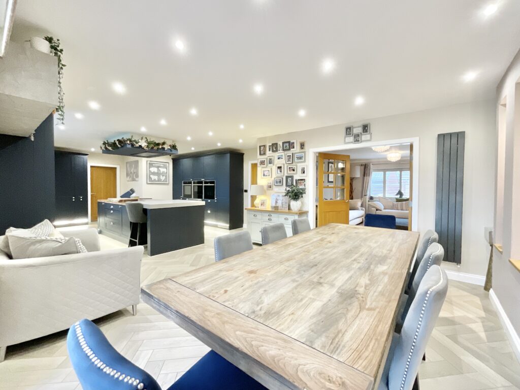 Lakesedge, Stone, ST15