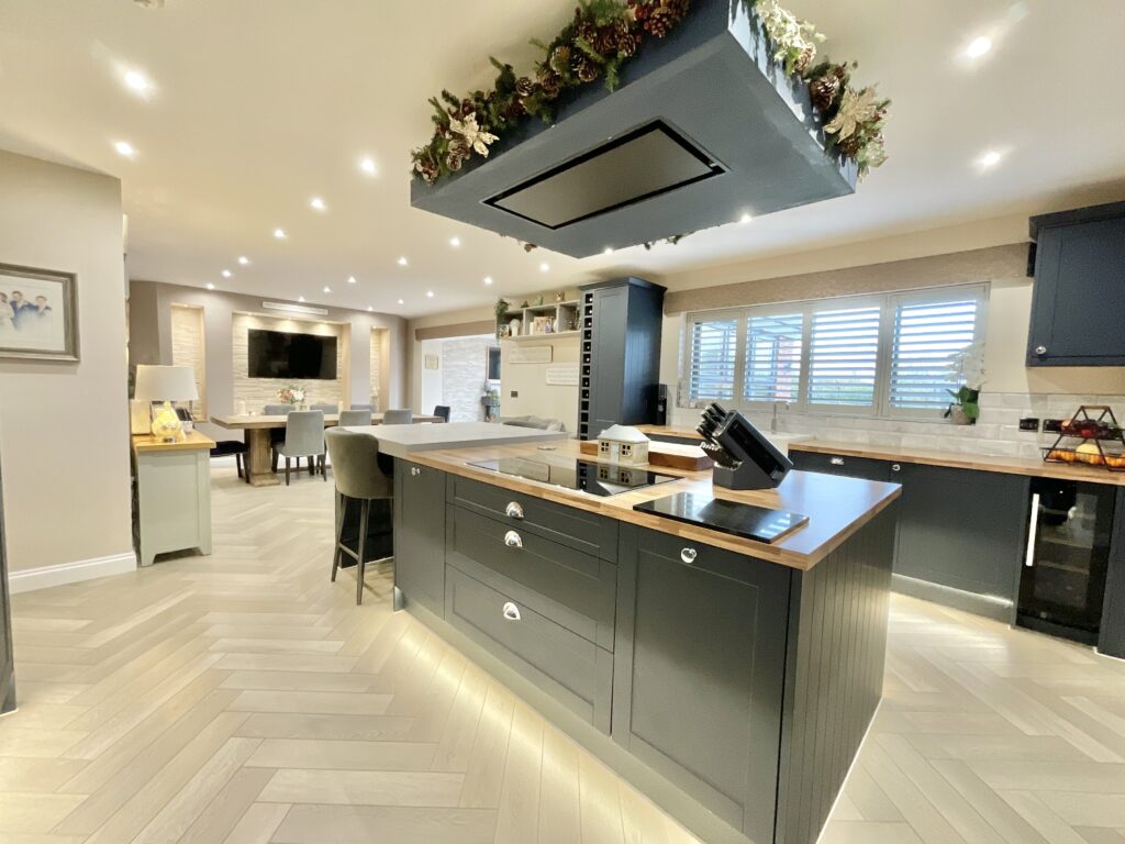 Lakesedge, Stone, ST15