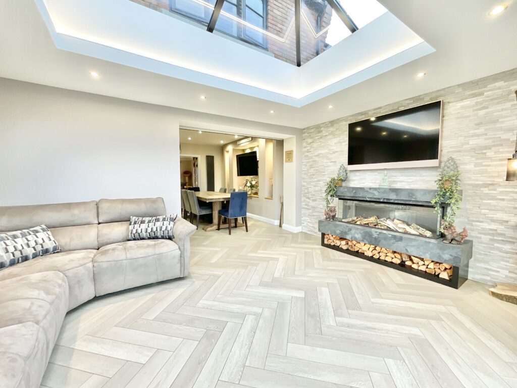 Lakesedge, Stone, ST15