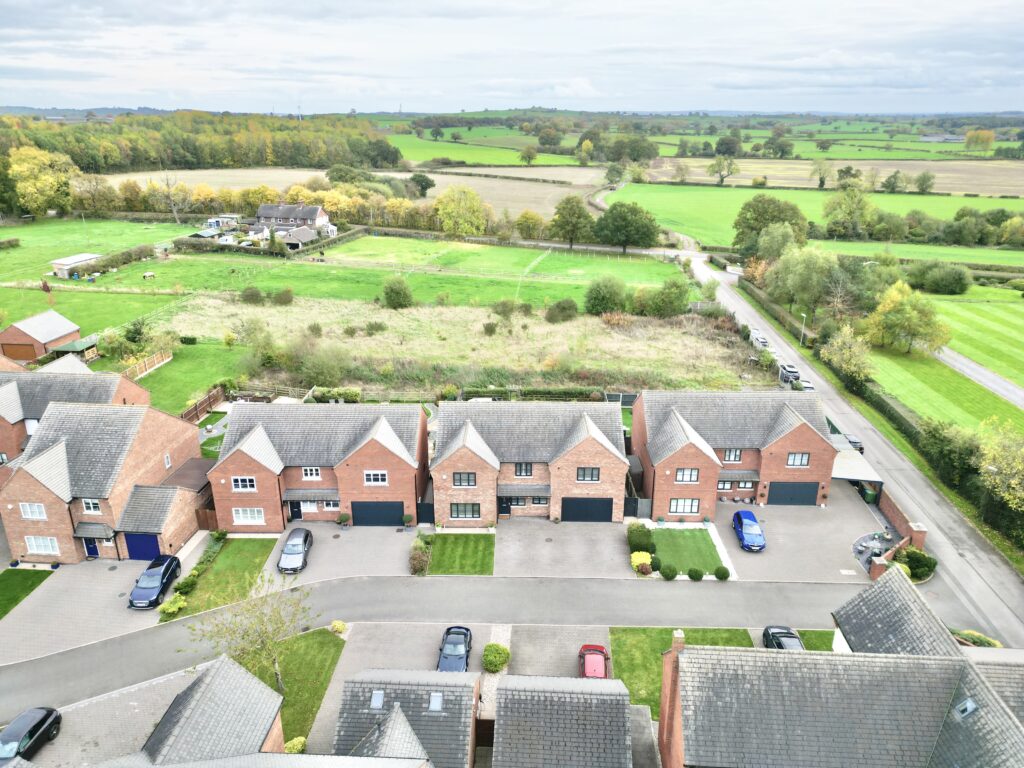 Lakesedge, Stone, ST15