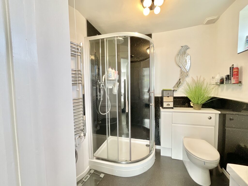 Redwood Avenue, Stone, ST15