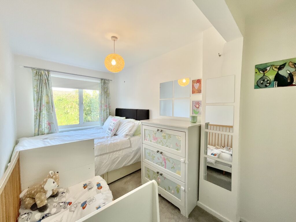 Redwood Avenue, Stone, ST15