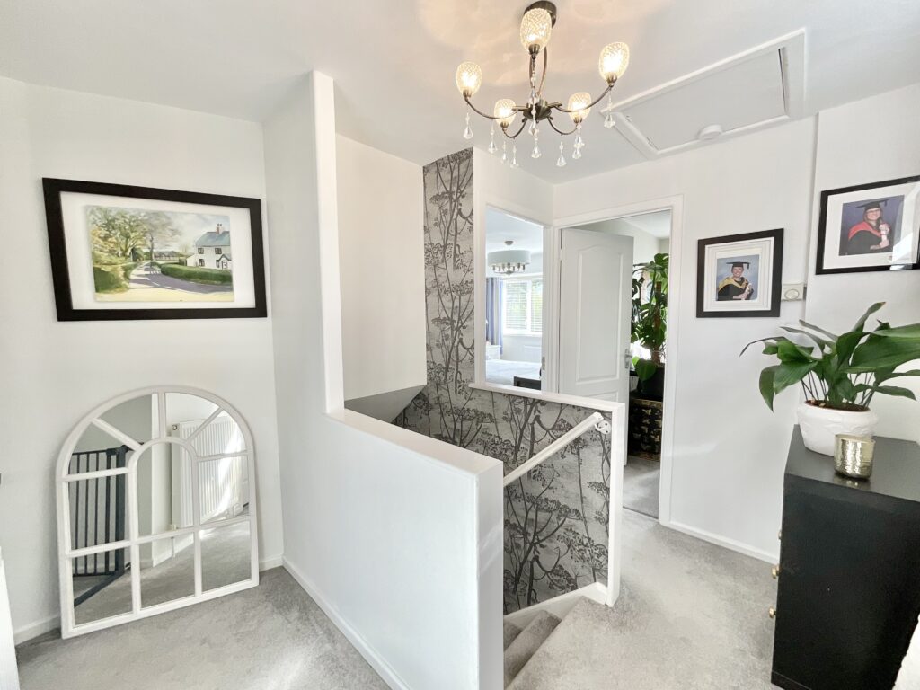 Redwood Avenue, Stone, ST15