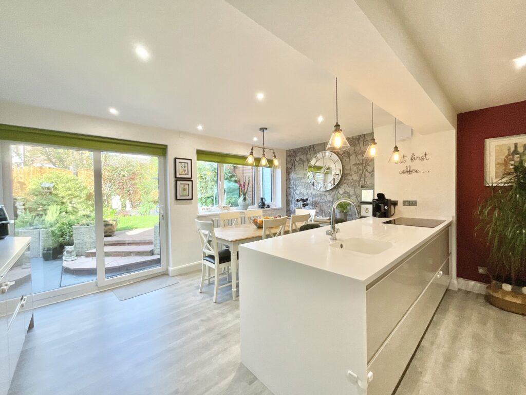 Redwood Avenue, Stone, ST15