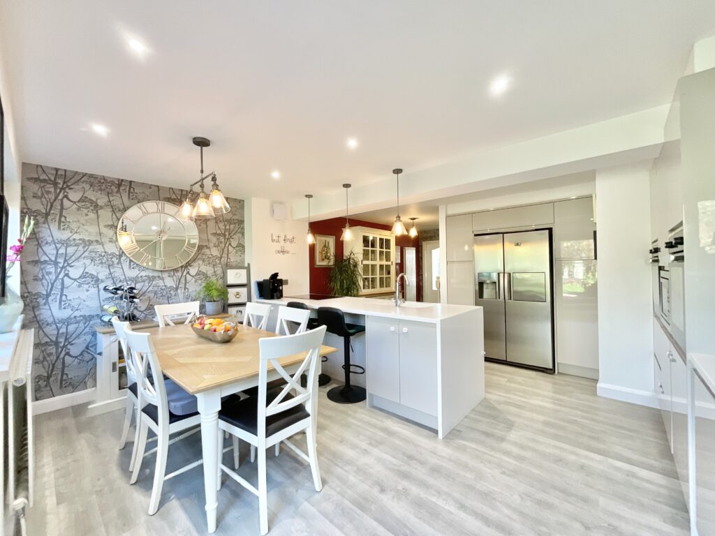 Redwood Avenue, Stone, ST15