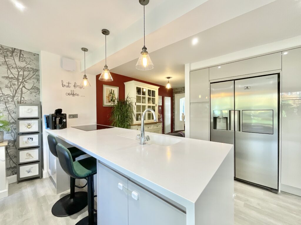 Redwood Avenue, Stone, ST15